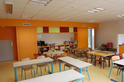 UNE SALLE DE CLASSE