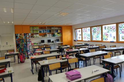 UNE SALLE DE CLASSE